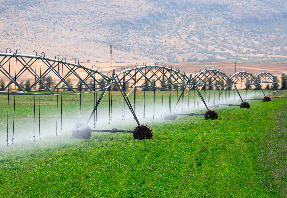 Center pivot sprinkling